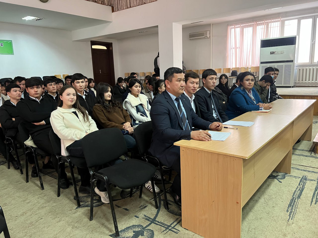 Buxgalteriya hisobi va menejment fakulteti talabalari tomonidan o‘zbek ziyolilari haqida spektakllar namoyish etildi