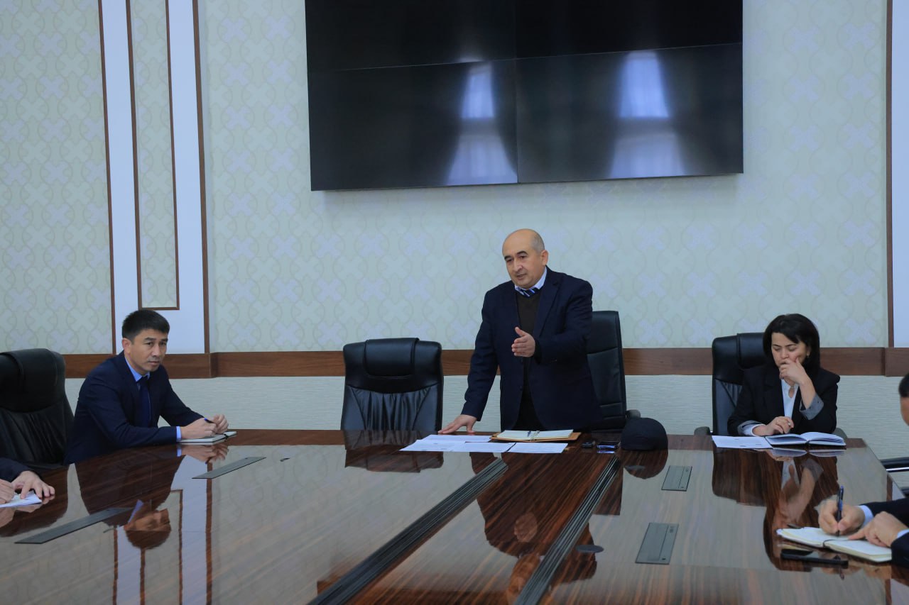 Samarqand iqtisodiyot va servis institutida institut prorektorlari, fakultet dekanlari, kafedra mudirlari hamda boʻlim boshliqlari ishtirokida yig‘ilish boʻlib oʻtdi.